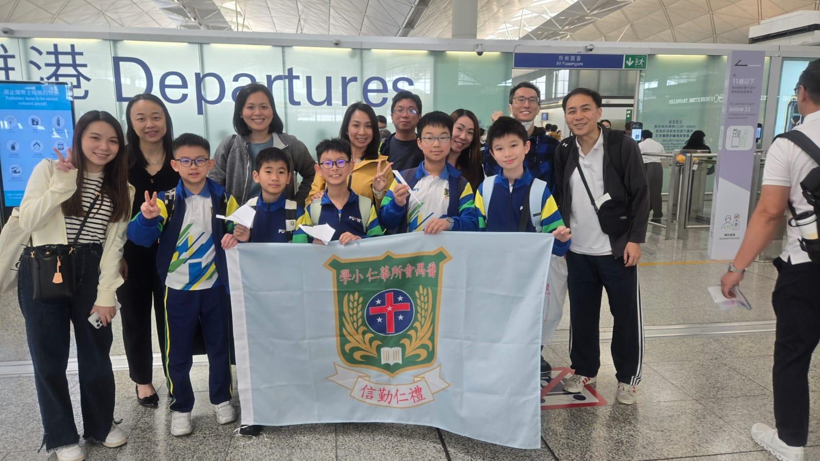 老師帶領學生到新加坡參加國際飛行比賽